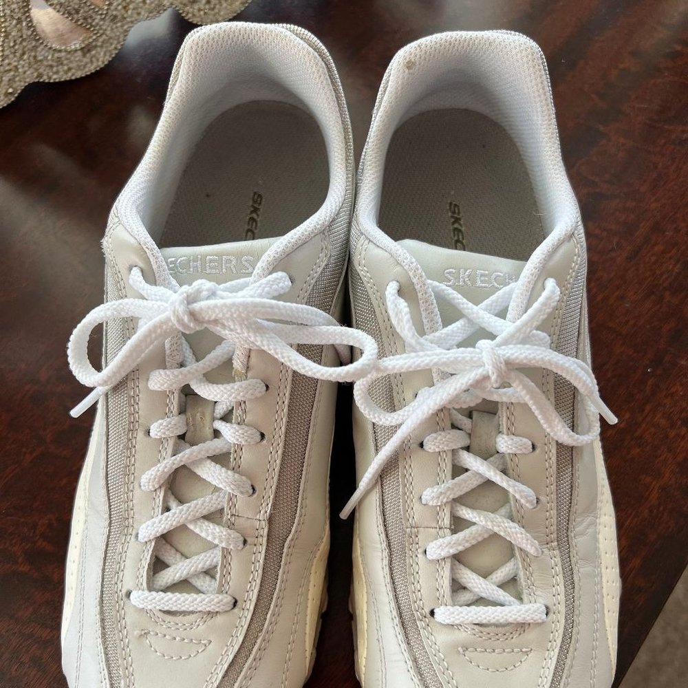 Ladies Sketchers Tennis Shoes